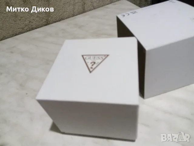 Кутия за часовник маркова на Guess с възглавничка, снимка 2 - Мъжки - 55735439
