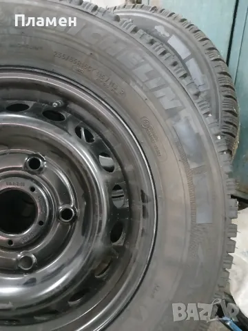 Продавам  всесезонни гуми Мишелин  235/65/16 монтирани на нови джанти, снимка 3 - Гуми и джанти - 49649270