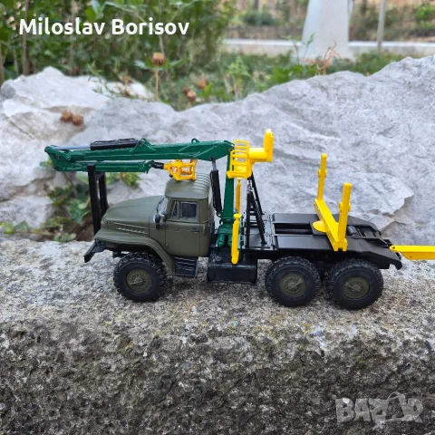 УРАЛ 375 Д лесовоз в мащаб 1:43, снимка 9 - Колекции - 56107335