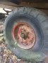 Търся гума с джанта за ремарке, снимка 1 - Гуми и джанти - 41559135
