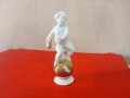 Порцеланова статуетка - Ангел върху глобус - Herold AG Tettau Bavaria, снимка 1