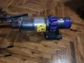 Отлична прахосмукачка Dyson V10 с добра батерия и аксесоари, снимка 2
