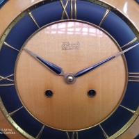Стар винтидж античен стенен МЕХАНИЧЕН часовник Hermle Pendeluhr, снимка 1 - Антикварни и старинни предмети - 36077469