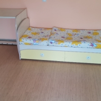 Бебешка кошара с люлка, Шкаф за дрехи и две чекмеджета. Комплекта става на легло+бюро. , снимка 3 - Кошарки - 36095599