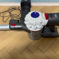 Прахосмукачка Dyson V7, снимка 9 - Прахосмукачки - 44464198