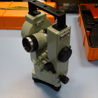 Теодолит оптичен 3Т2КП, снимка 3 - Резервни части за машини - 36375354