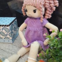 Плетена играчка Кукла Вика + подарък Зайче,  Ръчно изработена, Перфектен подарък, снимка 3 - Плюшени играчки - 41772690