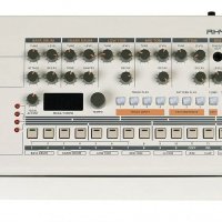Купувам Roland TR 09, снимка 1 - Синтезатори - 42563181