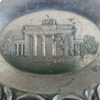 Продавам малък,красив и стар пепелник.Бранденбургска врата-Берлин.Маркиран., снимка 2 - Антикварни и старинни предмети - 41338635