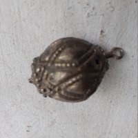 Старо възрожденско голямо сачанено копче от носия накит, снимка 2 - Антикварни и старинни предмети - 41374431