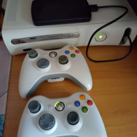 Xbox 360 120 GB, хакнат с 2 контролера и външен хард диск 150 GB, снимка 2 - Xbox конзоли - 44841009