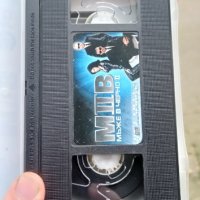 Мъже в черно 2 - видео касета , снимка 4 - Екшън - 40132304