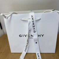 Автентична бутикова Givenchy подаръчна торба 25x22cm, снимка 1 - Други - 42057455