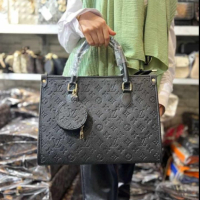 Дамска чанта Louis Vuitton, снимка 3 - Чанти - 44790377