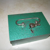 Немска метална касичка с ключе-мини сейф, снимка 2 - Други ценни предмети - 44594737