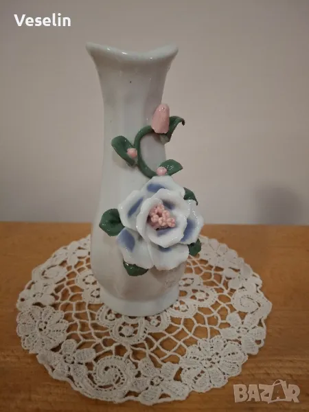 Порцеланова вазичка , снимка 1