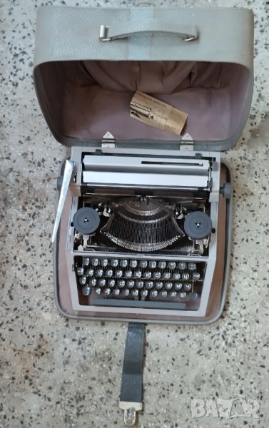 стара пишеща машина - на кирилица, снимка 1