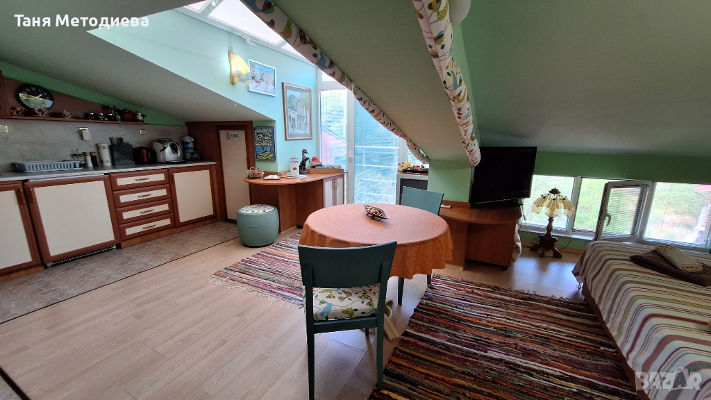 Мансардно студио за гости „Уют“ – нощувки в Карлово с изглед към Балкана, Wi-Fi и климатик, снимка 1