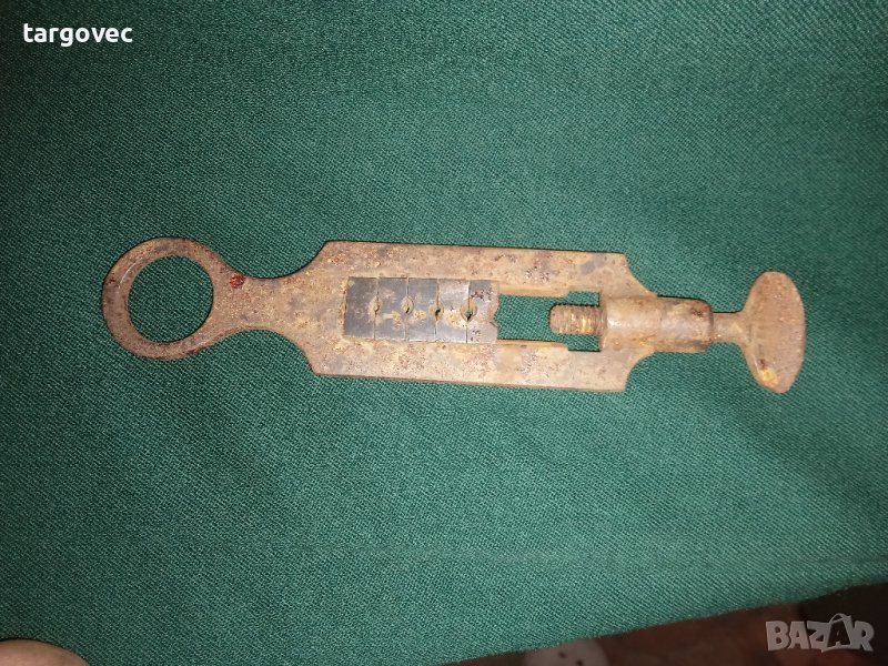 старинен инструмент флашка за резби, снимка 1