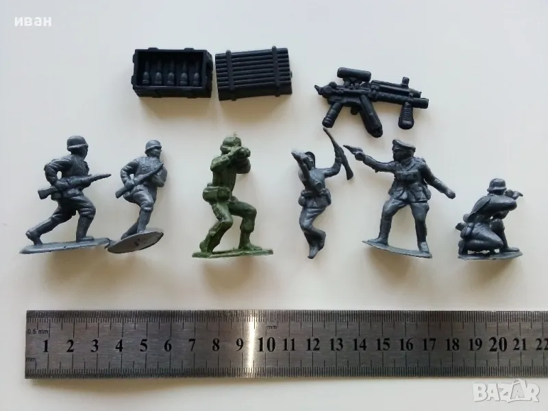 Лот пластмасови войници, снимка 1