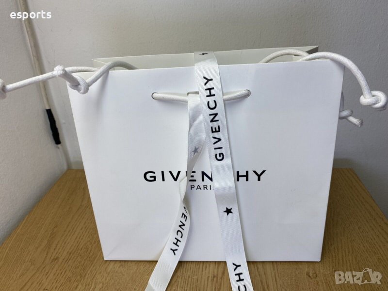 Автентична бутикова Givenchy подаръчна торба 25x22cm, снимка 1