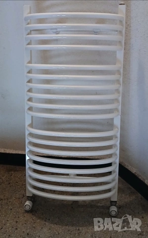 Стоманен радиатор тип лира за стена на баня. 