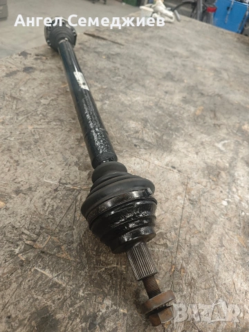 продавам предна дясна полуоска за volkswagen passat b6