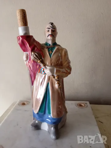 Порцеланова бутилка за алкохол