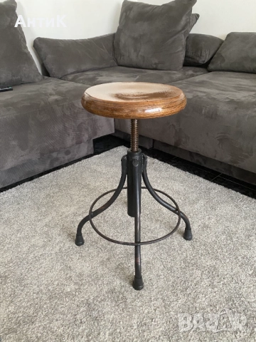 Индустриално Винтидж Столче на Винт, снимка 3 - Антикварни и старинни предмети - 52489131