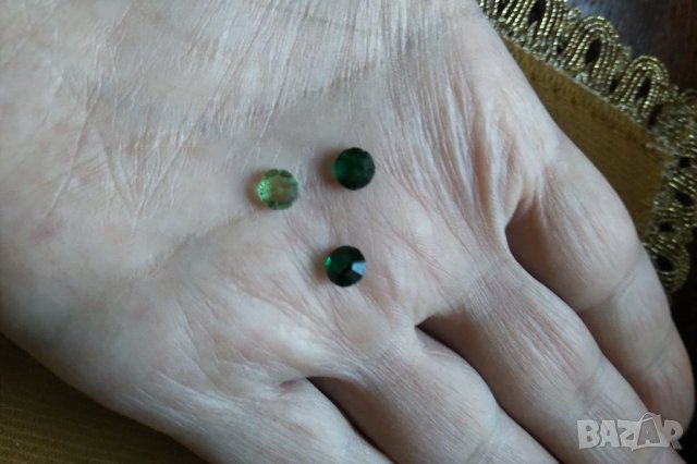 Три синтетични изумрудчета, снимка 3 - Други - 34783371