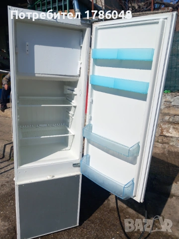 Хладилник с фризер и отделение най отдолу за плодове и зеленчуци, снимка 2 - Хладилници - 53843073