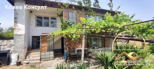 Двуетажна къща село Ценово