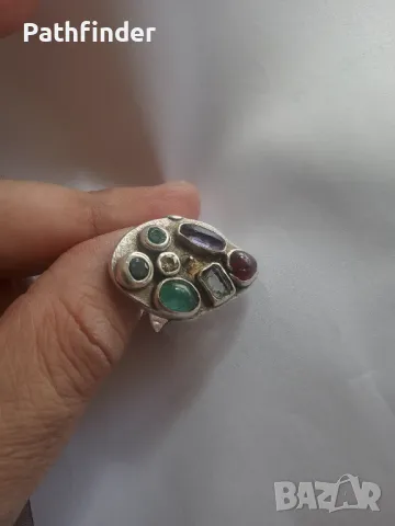 Масивен сребърен пръстен с ценни камъни