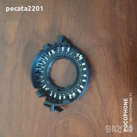 Продавам - оригинален държач за ксенонова крушка D1S