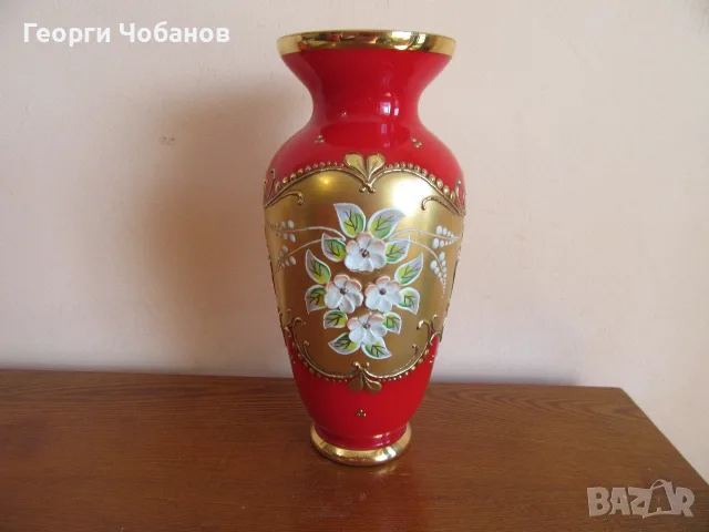 Червена ваза с позлата и флорални мотиви., снимка 2 - Вази - 55963127