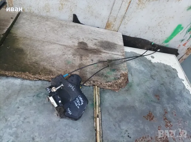 Задна лява брава за Тойота Корола Версо. 2006 год.