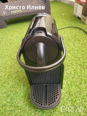 Кафемашина с капсули NESPRESSO Inissia Червена Черна, снимка 5 - Кафемашини - 56082765