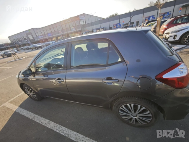 Toyota Auris Facelift - 2011г. - 6 скорости - Изключително запазена!, снимка 4 - Автомобили и джипове - 53160738