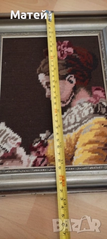 Гоблен " Момичето с книгата"* В красива рамка* Едър бод, снимка 3 - Гоблени - 52269679