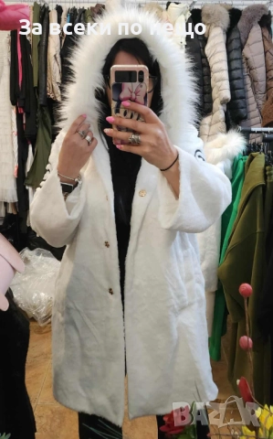 Chanel Дамска Бяла Кашмирена Жилетка С Качулка С Пух Шанел Код I_210