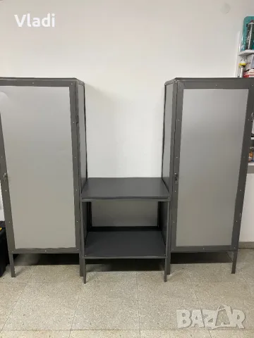 Метални шкафове с маса