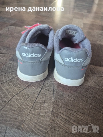 Детски маратонки за момиче Adidas 31, снимка 3 - Детски маратонки - 53704137
