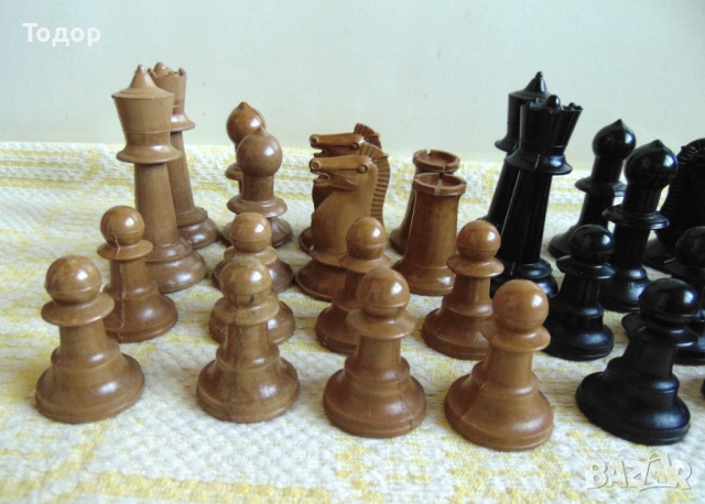 Бакелитови фигури за шах, снимка 2 - Шах и табла - 52859011
