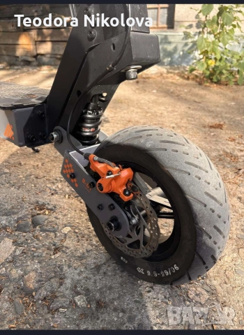 Тротинетка G4 2400 W, снимка 3 - Скутери и тротинетки - 52816458