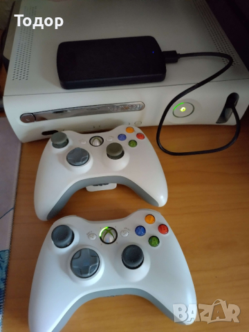 Xbox 360 120 GB, хакнат с 2 контролера и външен хард диск 150 GB, снимка 2 - Xbox конзоли - 44841009