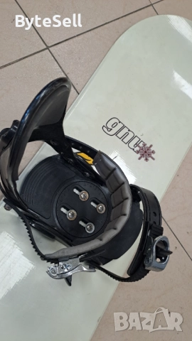 Сноуборд дъска с автомати, снимка 3 - Зимни спортове - 51959265