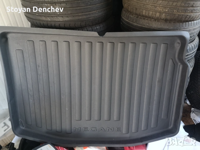 Стелка за багажник за рено меган 3 хечбег оригинална в безупречно състояние като нова!!! , снимка 2 - Аксесоари и консумативи - 53635812