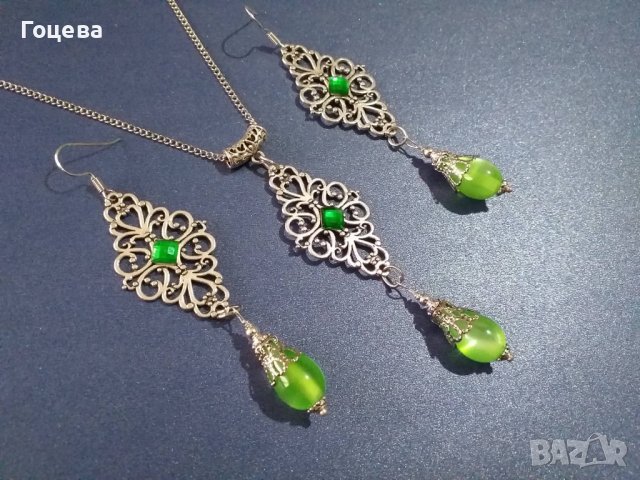 Прекрасен комплект бижута със смарагдово зелено с красиви орнаменти с цвят сребро , снимка 5 - Бижутерийни комплекти - 41496580