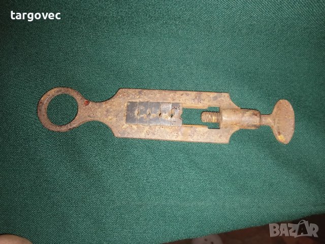 старинен инструмент флашка за резби, снимка 1 - Антикварни и старинни предмети - 41894796