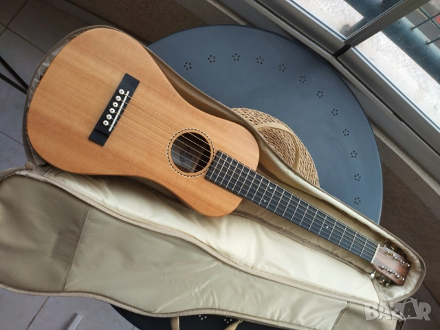 Продавам parlor/travel китара